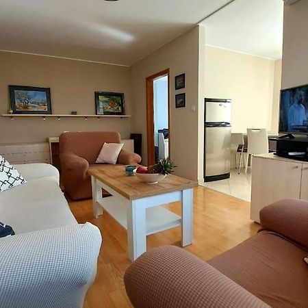 Apartman Ana Pula - Calm, Free Parking, Close To Center מראה חיצוני תמונה