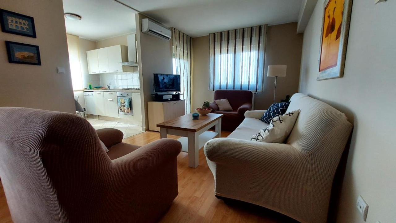 Apartman Ana Pula - Calm, Free Parking, Close To Center מראה חיצוני תמונה